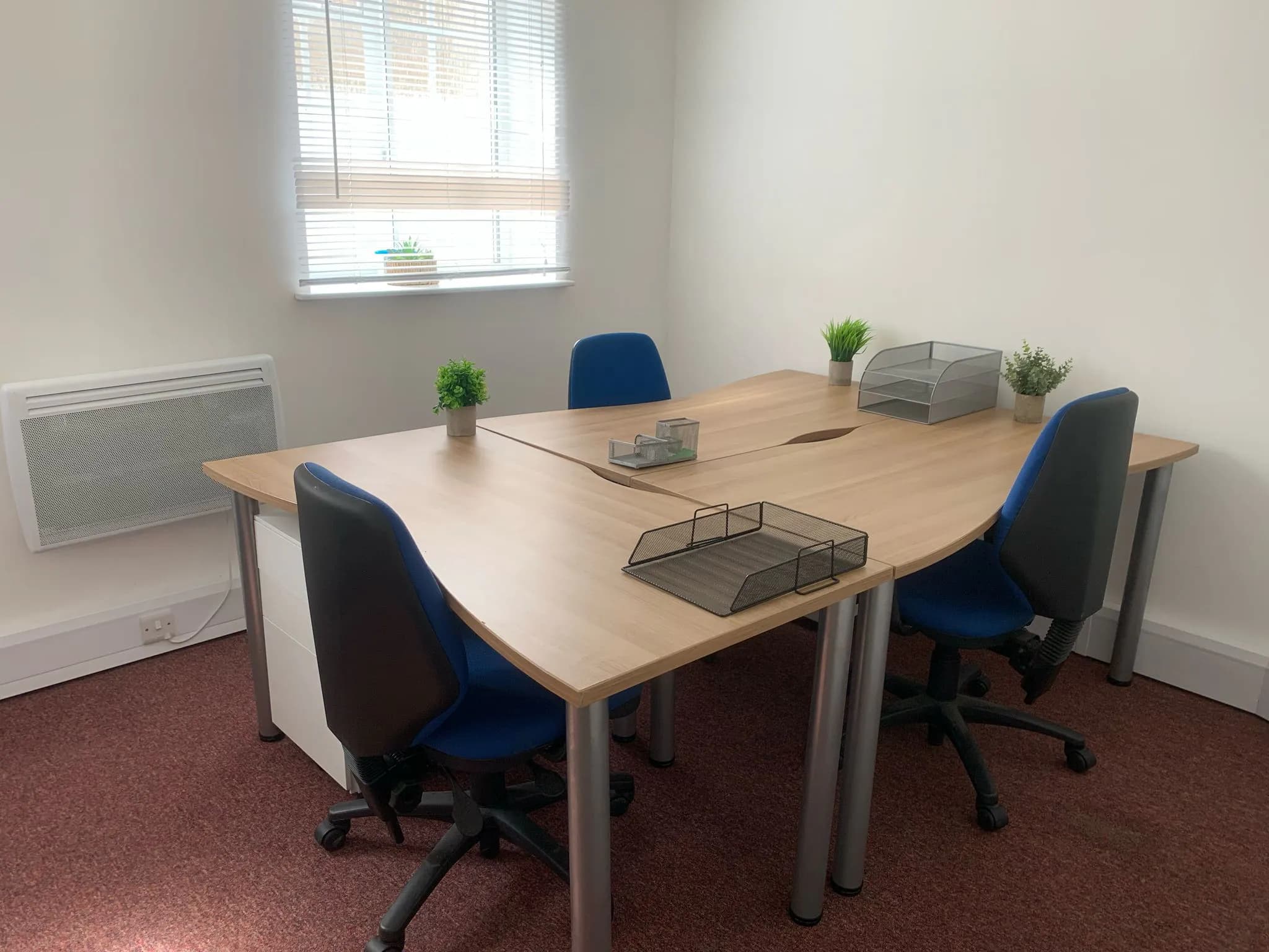 5 desk office Room 6.jpeg