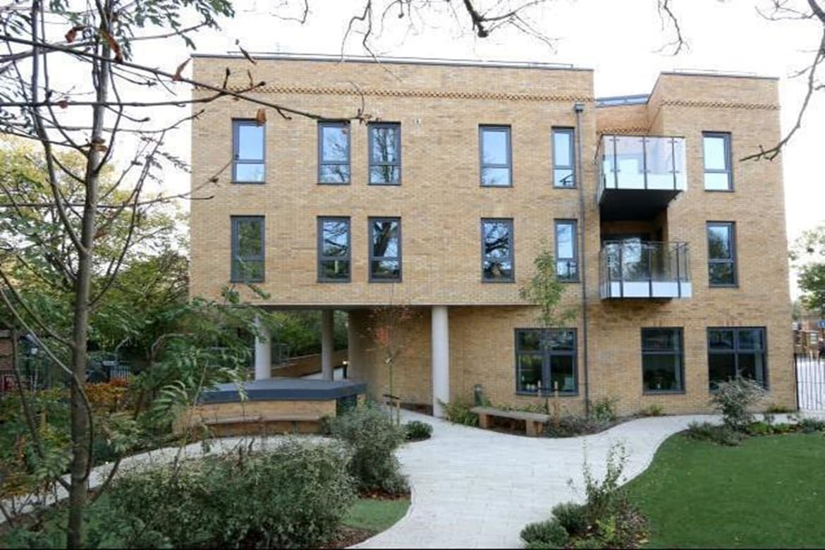 Ground Floor Unit For Sale in Isleworth, London