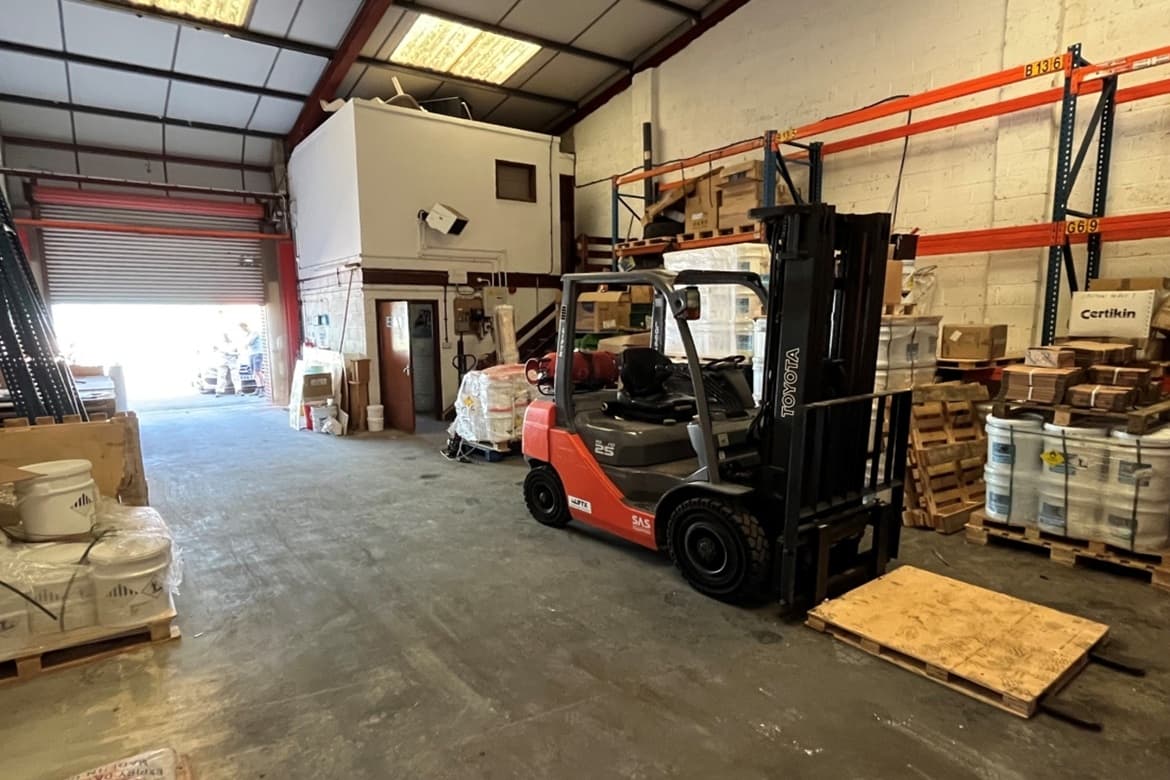 Mid-Terrace Industrial/Warehouse Unit For Sale in Christchurch, Dorset 3