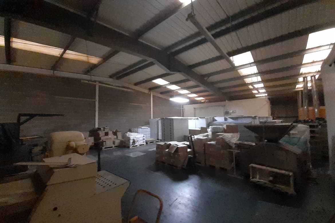 Industrial Unit with Upper Floor Office For Sale or To Let in Purfleet 2