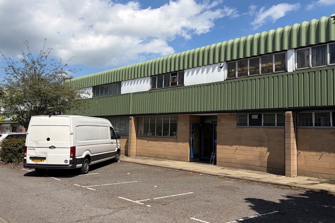 Mid Terrace Warehouse Unit For Sale in Basildon, Essex, SS13