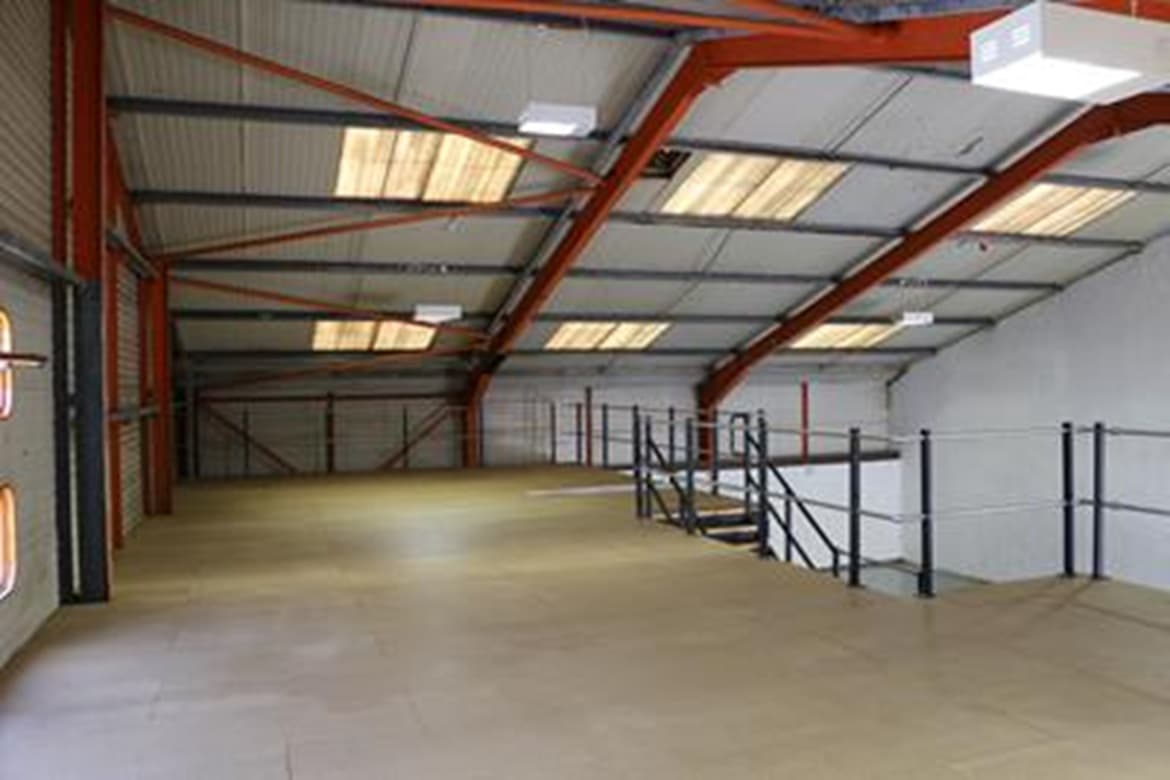 End of Terrace Industrial/Warehouse Unit For Sale in Basildon, Essex