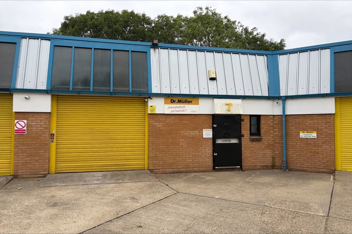 Mid-terraced Industrial Warehouse Unit For Sale in Basildon, Essex 1