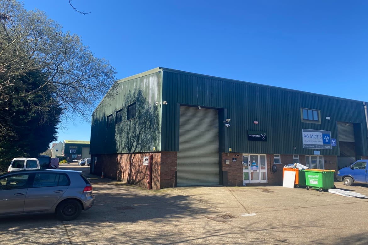 Prominent End of Terrace Industrial Unit For Sale or To Let in Kemsing