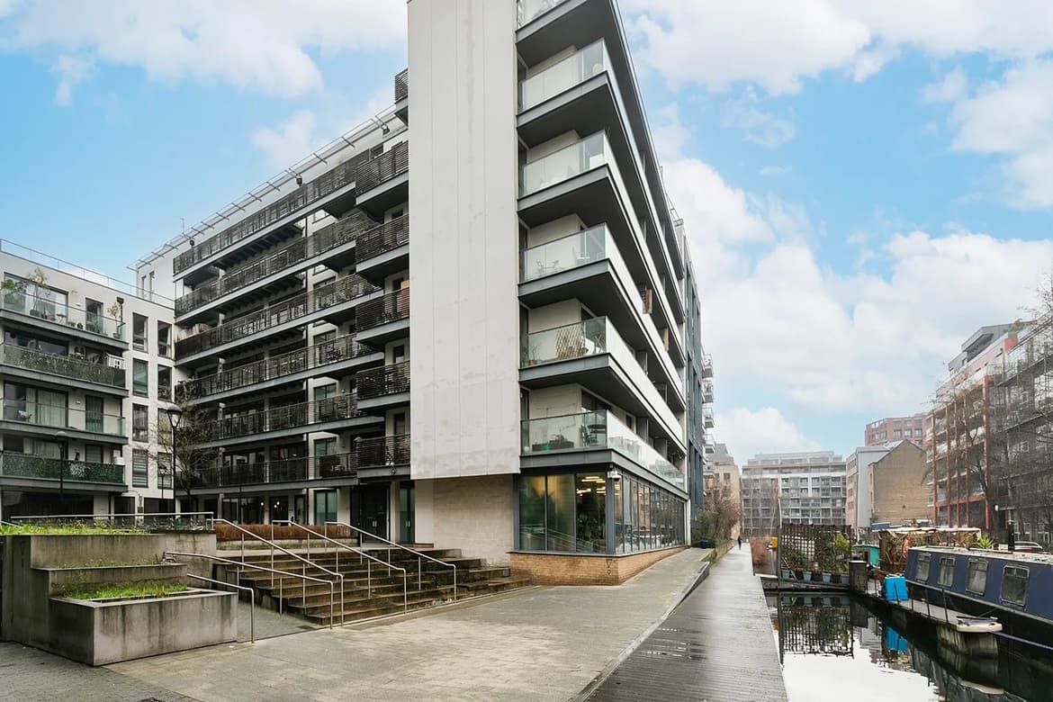 Self Contained Commercial Unit For Sale in Hoxton, Hackney, London