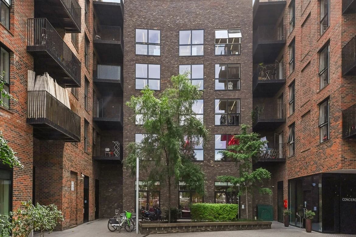 Self-Contained Office Block For Sale in Dalston, London,