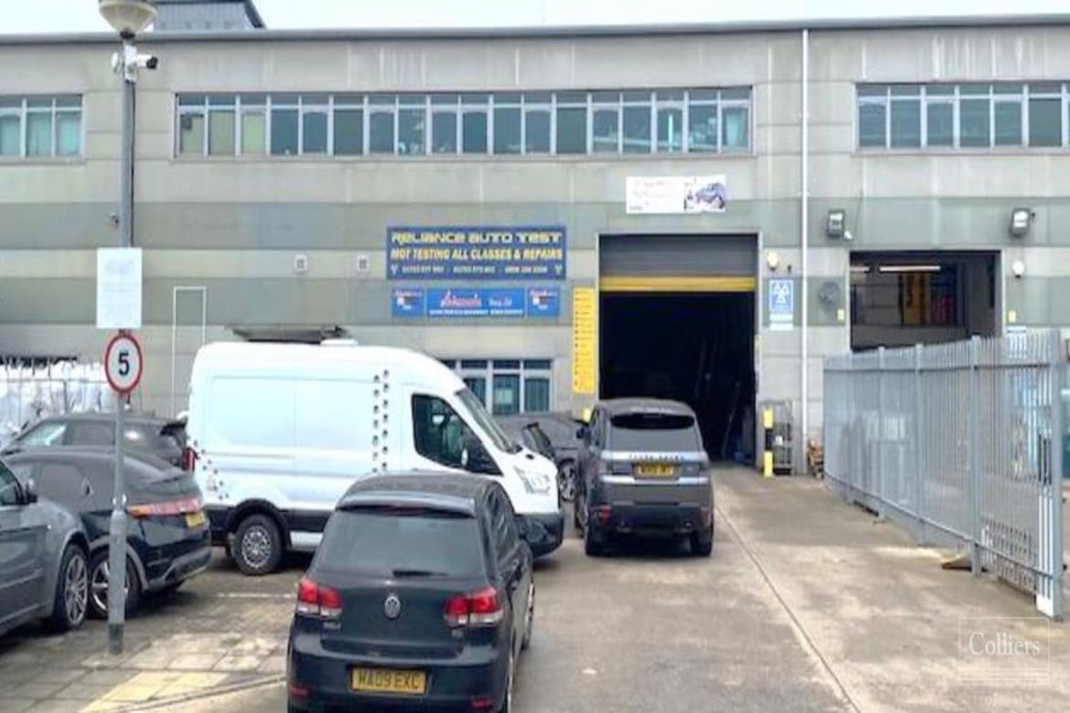 Industrial warehouse unit for sale in Slough