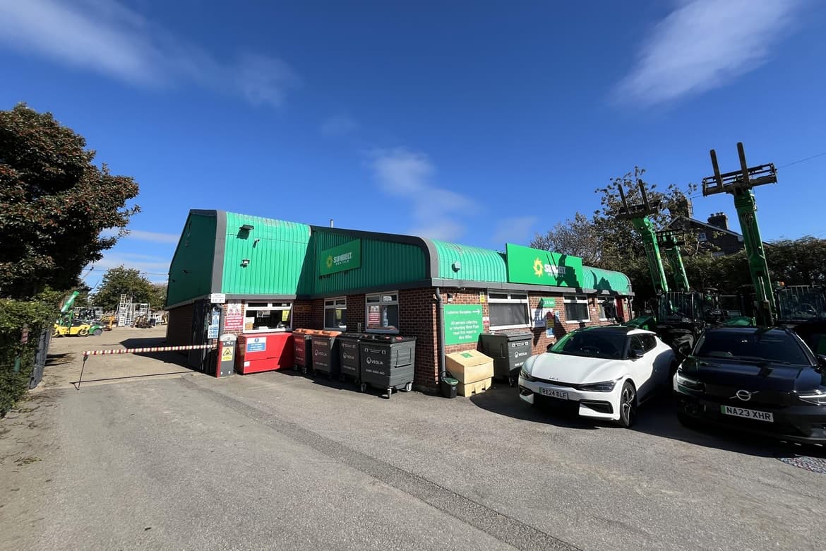 Warehouse / Industrial Unit For Sale in Thatcham, Berks, RG19