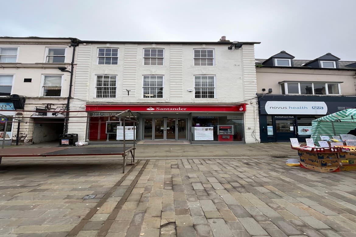 High Stree Retail Premises For Sale in Pontefract, West Yorkshire