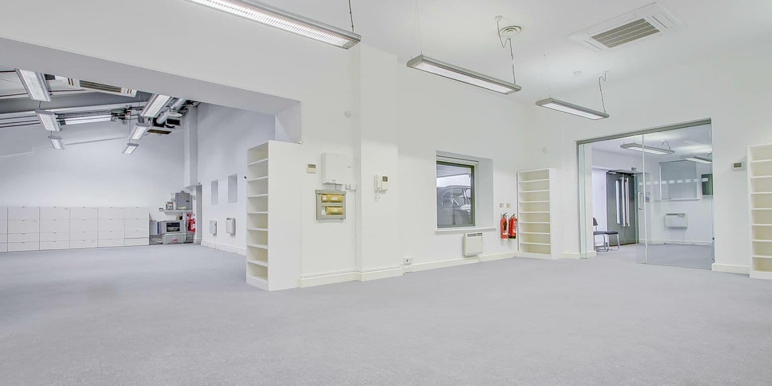 Ground Floor Studio Unit For Sale in Kennington, London 2