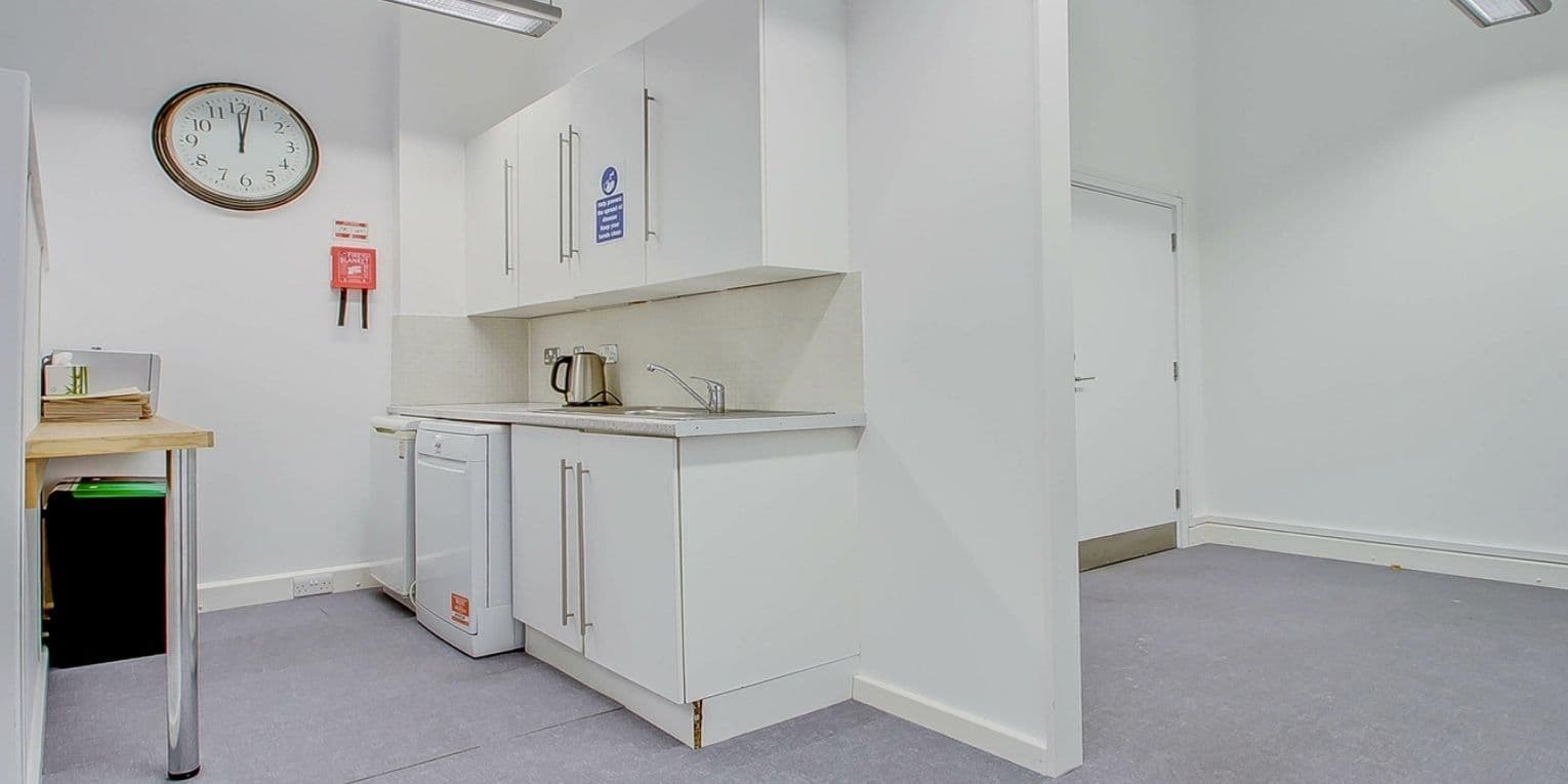 Ground Floor Studio Unit For Sale in Kennington, London 4