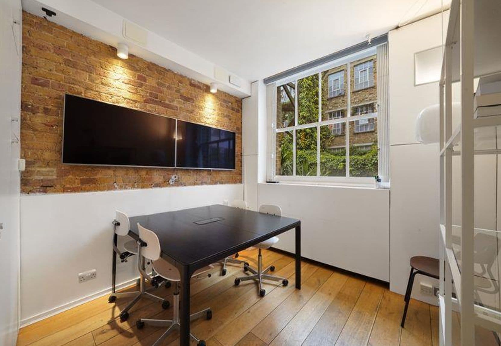 Vacant First Floor Commercial Unit For Sale in Southwark, London 3