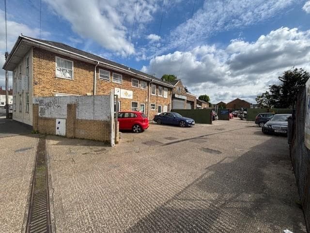 Light industrial yard for sale in Slough