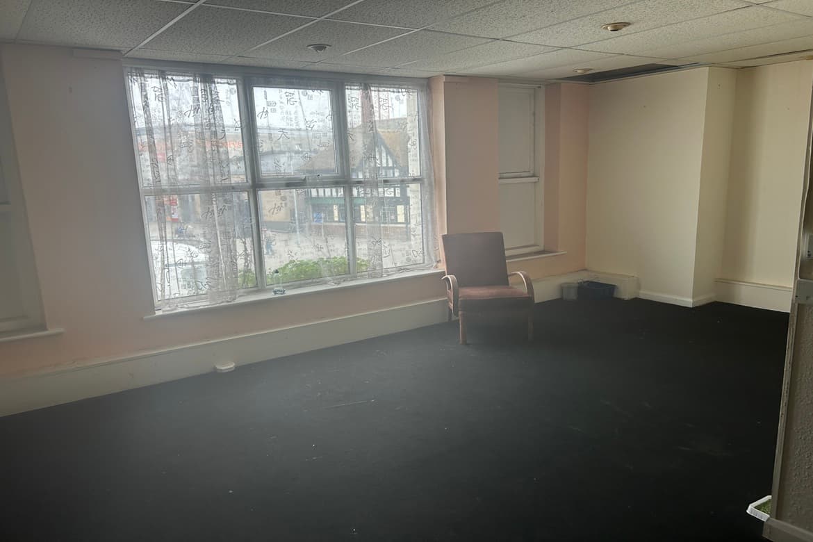 Retail Unit with Refurbishment Flat Above For Sale in Southampton 2