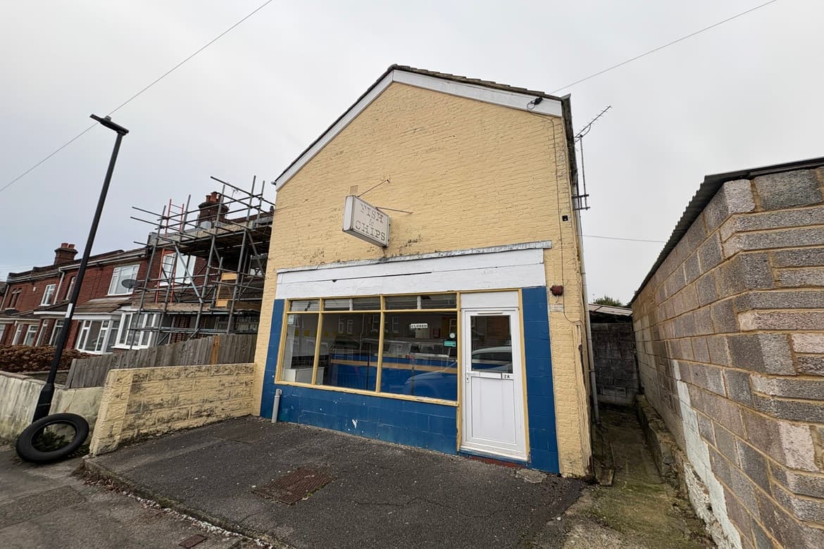 Shop and First Floor Residential Accommodation For Sale in Southampton 1