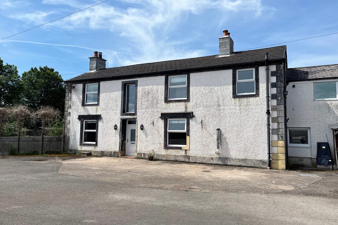 Shop With Two Residential Flats For Sale in Egremont 3