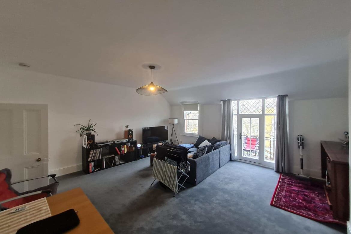 Mixed Use Freehold Investment For Sale in Richmond Upon Thames 2