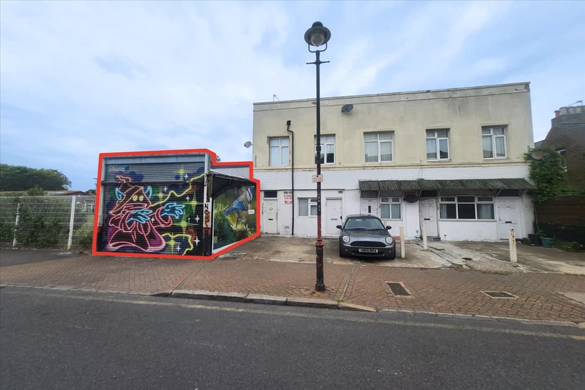 Garage For Sale in Penge, London, SE20