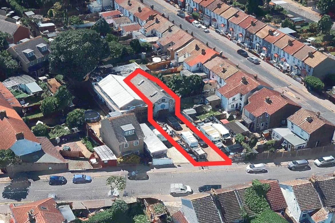 Freehold Warehouse and Yard For Sale in Croydon, London
