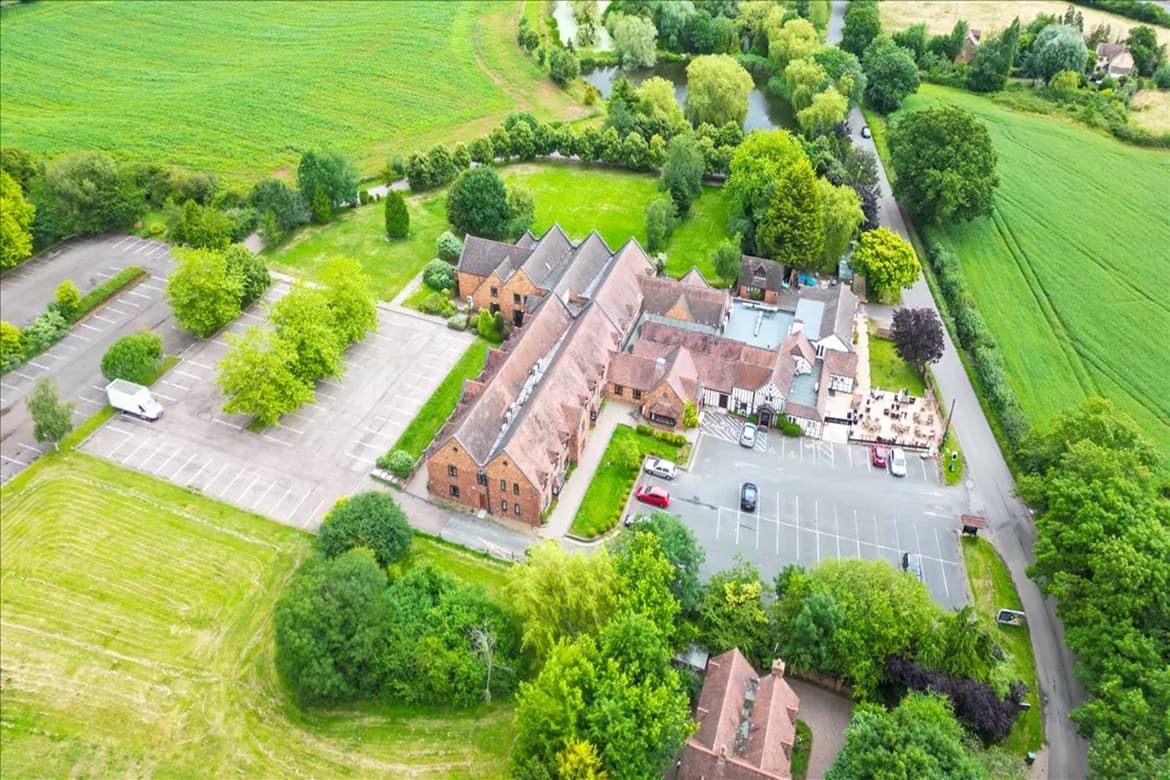 Freehold Hotel with Development Potential For Sale in Worcester, Worcs 1