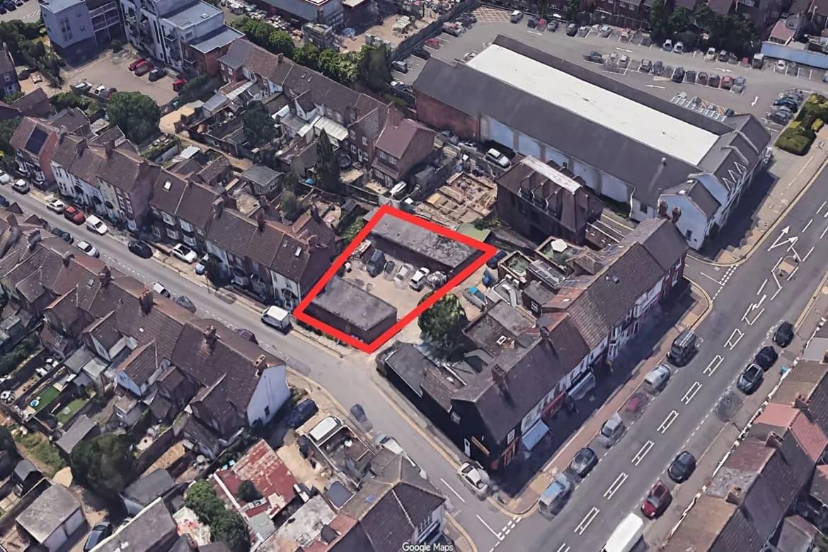 Land for Development For Sale in Aylesbury, Buckinghamshire 4