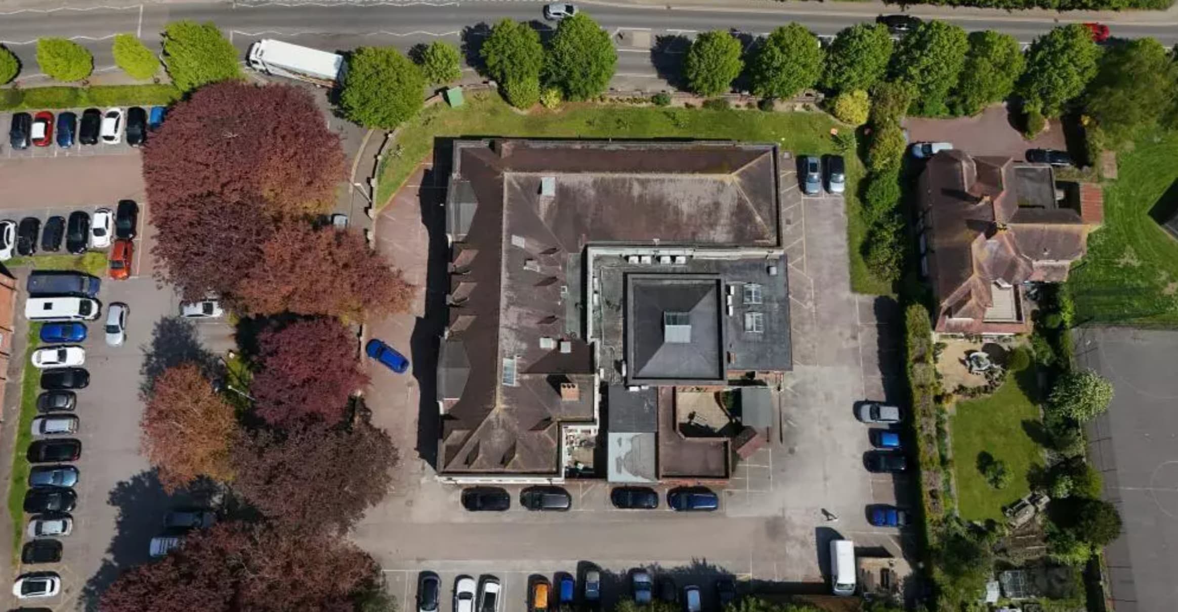Detached Commercial Building For Sale in Sittingbourne, Kent 2