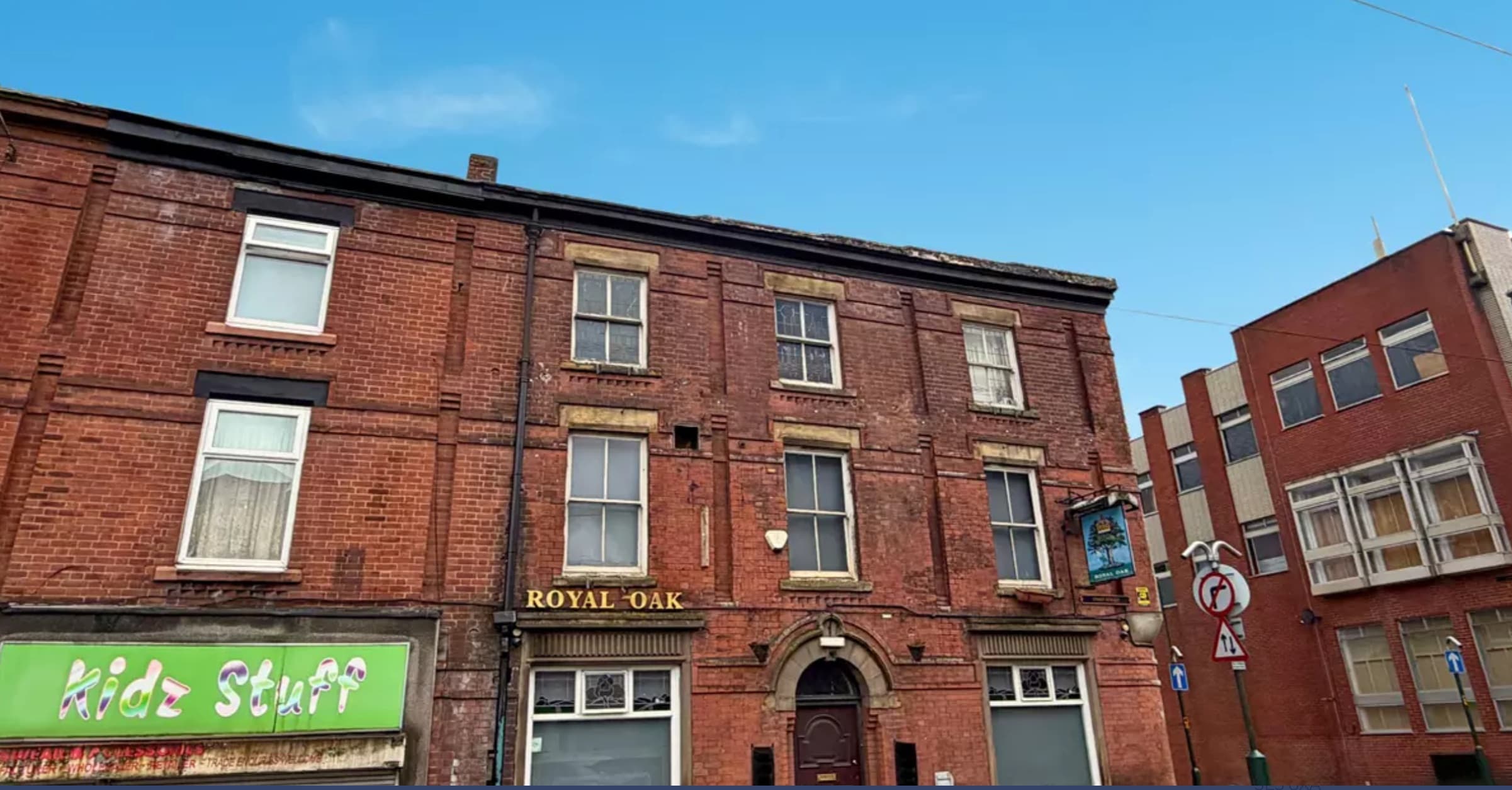 Grade II Listed Hotel For Sale in Oldham, Manchester 3