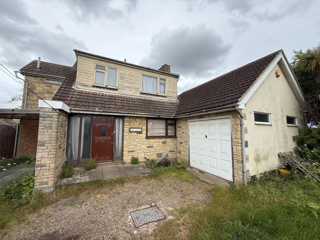 The Shires, Mucking Hall Road, Barling Magna, Southend-on-Sea SS3 0NH: Four-bedroom Detached House For Repair And Modernisation