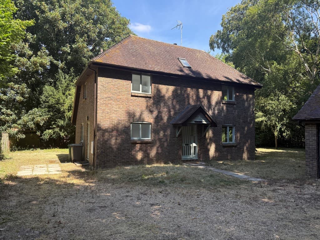 New Cottage, Kilmeston Road, Kilmeston, Alresford SO24 0NW: Detached Three-bedroom House With Separate Garaging
