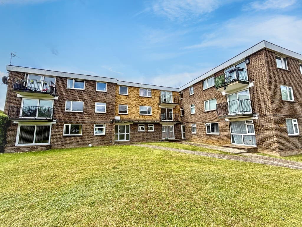 Flat 1, Salsette Court, 30 The Strand, Ryde PO33 1JH: Two-bedroom Ground Floor Flat With Garage Close To The Seafront