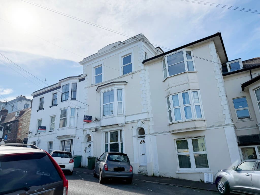 Flat 1, 42 George Street, Ryde PO33 2EN: Vacant Ground-floor Studio Flat With Investment Potential