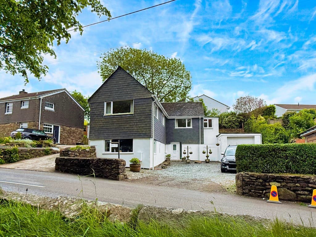 Croftside, Fore Street, St. Cleer, Liskeard PL14 5DA: Four-bedroom House