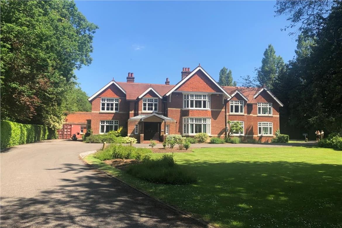 Period Office Building For Sale or To Let in Horley, Surrey