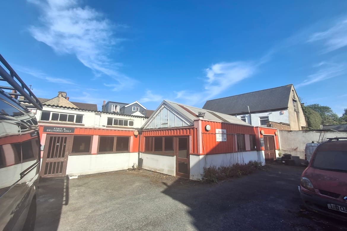 Freehold Vacant Workshop / Office For Sale in Croydon, Surrey 1