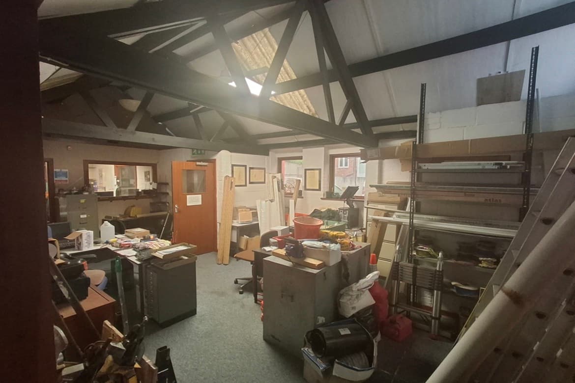 Freehold Vacant Workshop / Office For Sale in Croydon, Surrey 2