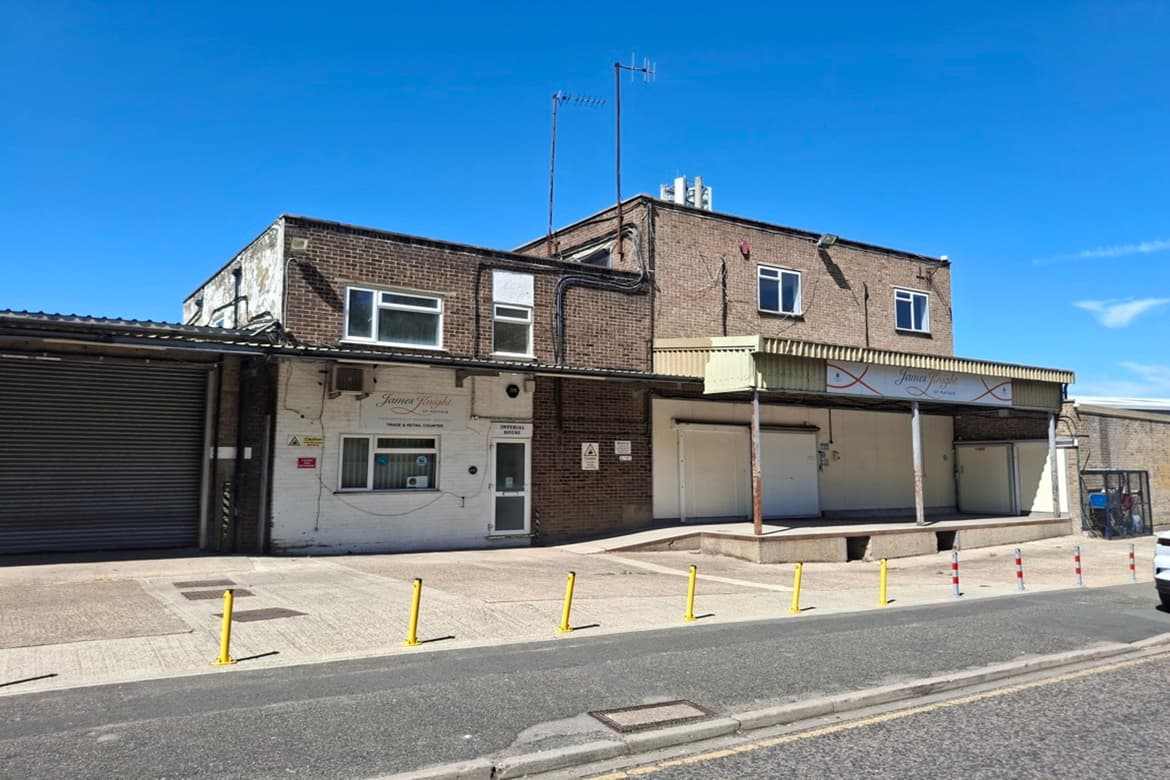 Industrial/Warehouse With Secure Yard For Sale in Coulsdon, Surrey 1