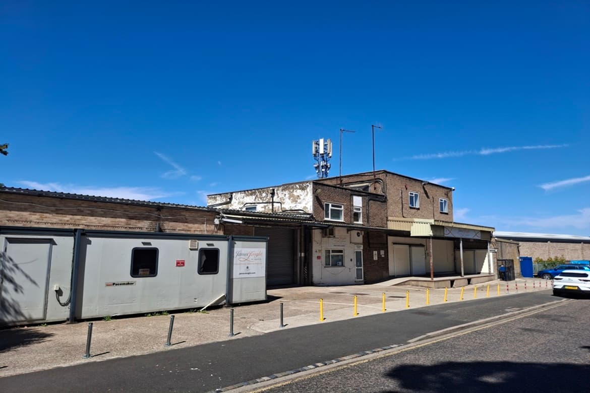 Industrial/Warehouse With Secure Yard For Sale in Coulsdon, Surrey 3