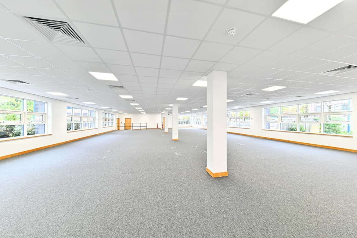 Self Contained Office Building For Sale or To Let in Fleet, Hampshire 2